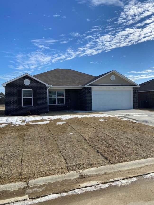 Photo - Three Bedroom | Two Bathroom in Jonesboro