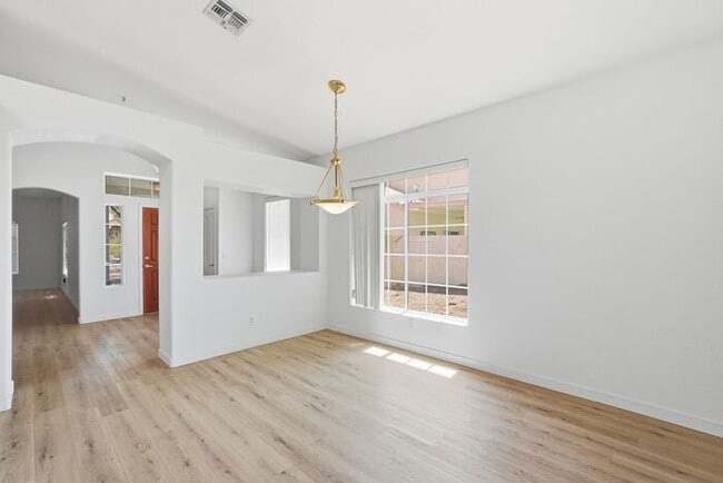Photo - 4 Bed 2 Bath House with a pool!