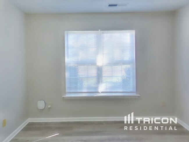 Photo - 625 Eastpointe Dr