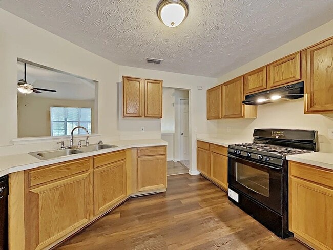 Photo - 275 Promenade Way SW