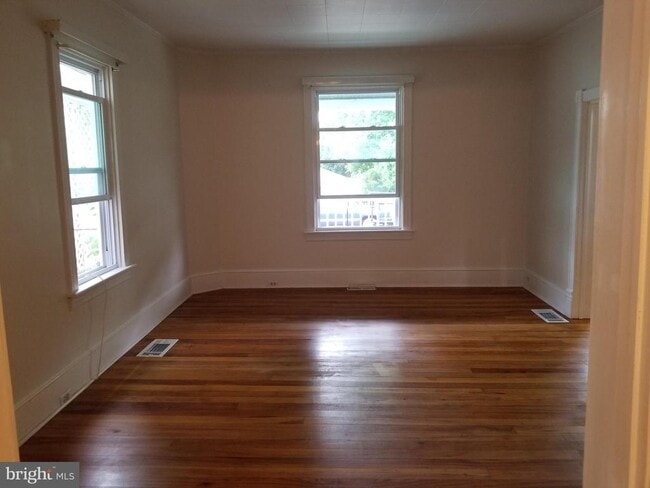 Photo - 653 Faulkner Ave