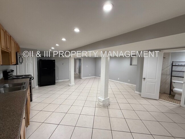 Photo - 3700 Wyandotte St