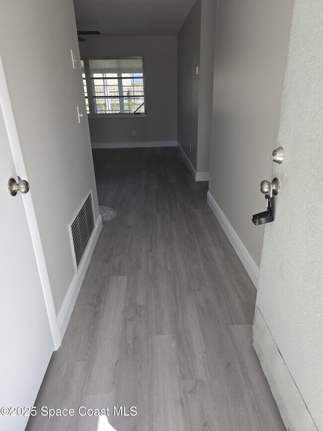 Photo - 1076 Hermosa Dr