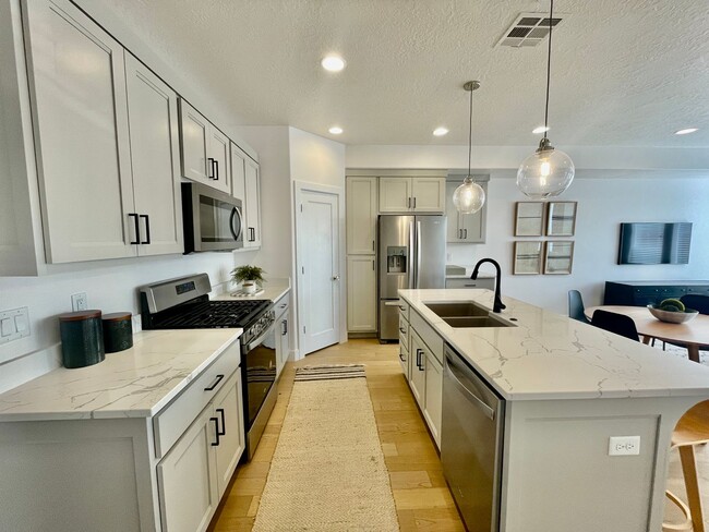 Photo - Beautiful Three Bedroom Townhome in Woodla...