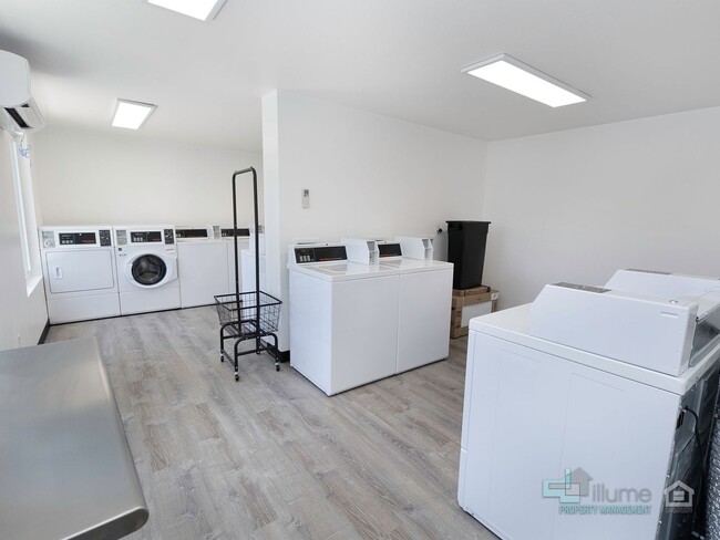 Photo - CUPID’S CONCESSION, 4-WEEKS RENT FREE! Unidad 750 - 14C