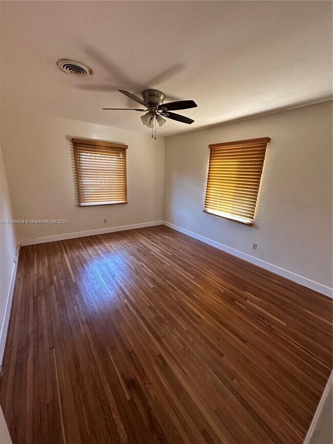 Photo - 1635 Washington St