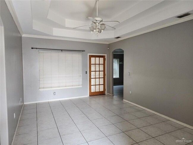 Photo - 18 Kerria Ave