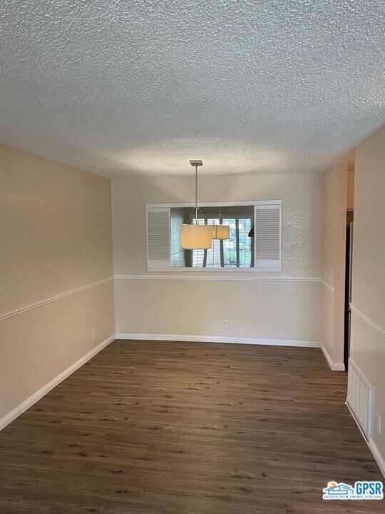 Photo - 550 N Villa Ct