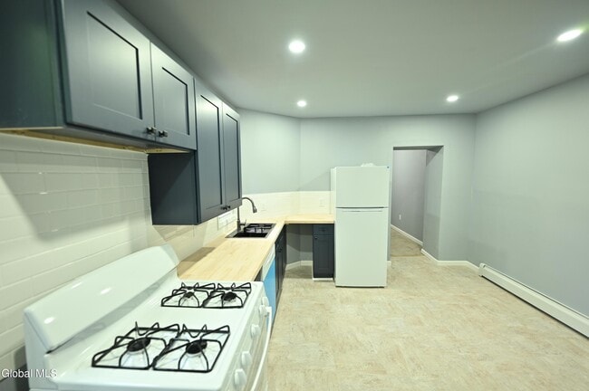44 Alexander St Unit 2