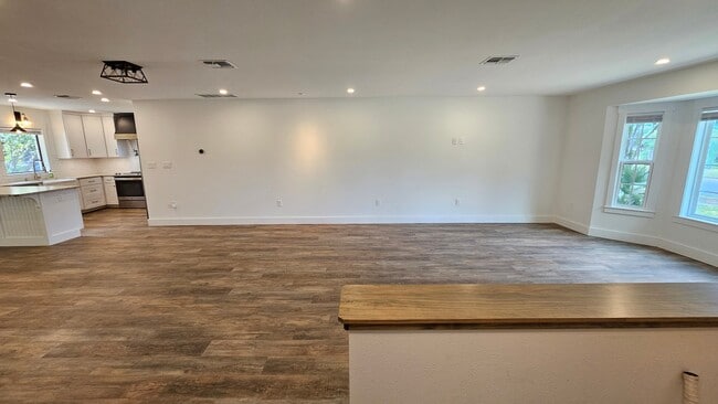 Photo - 219 Edgevale Dr
