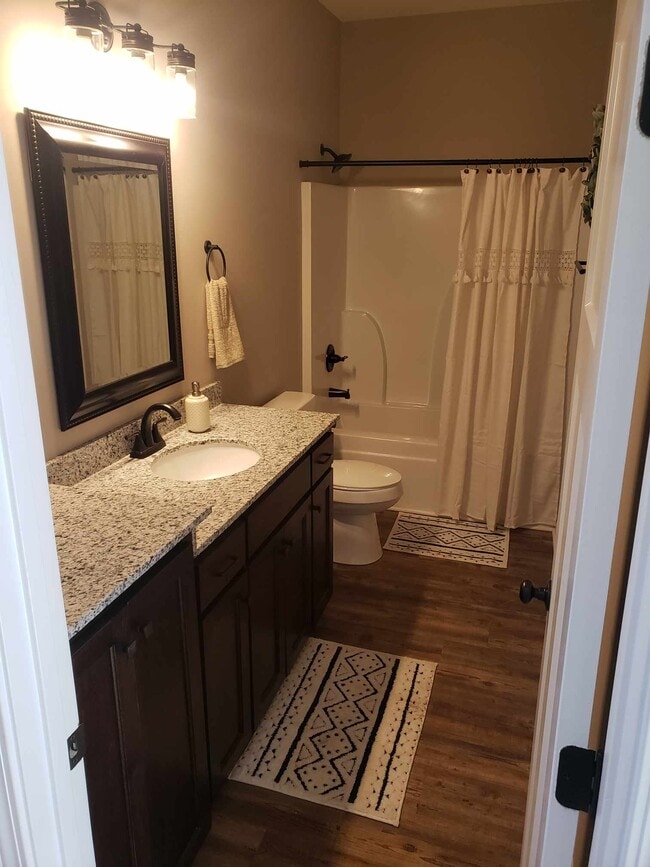 Photo - Falcon Crest Apartments