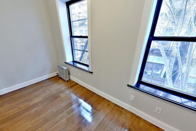 Building Photo - 434 W 52nd St Unit 3