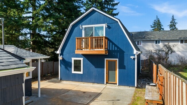 Building Photo - Newly Renovated 1 Bedroom in Quiet Pinehur... Unit #A Rental