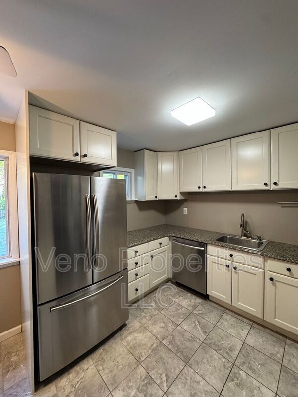 Photo - 72 Hathorn Blvd