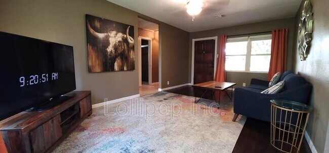 Photo - 3425 Rebecca St