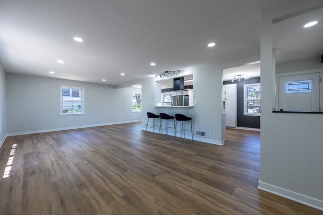 Photo - 4670 Frederick St