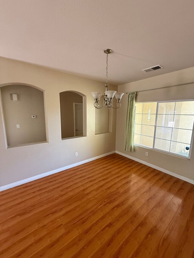 Photo - Modern 4-Bedroom Home in Northwest Bakersfield