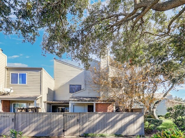 Building Photo - 1617 S Kirkwood Rd