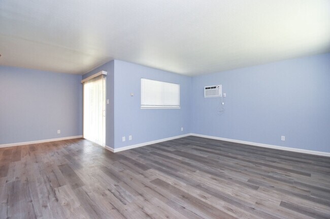 Photo - 2351-55 Unidad 2355-20