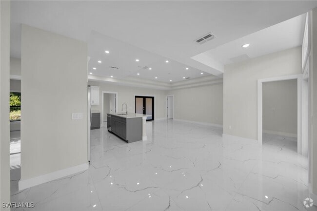Building Photo - 824 Calumet St E Rental