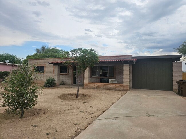 Building Photo - Casas Del Oeste Rental