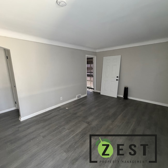 Photo - Amazing 3bed 1Bed- $1200