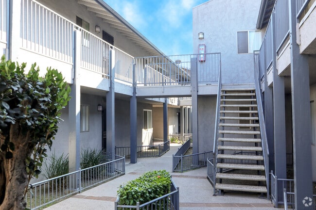 Property Exterior - Petrol West Unit 7 Rental