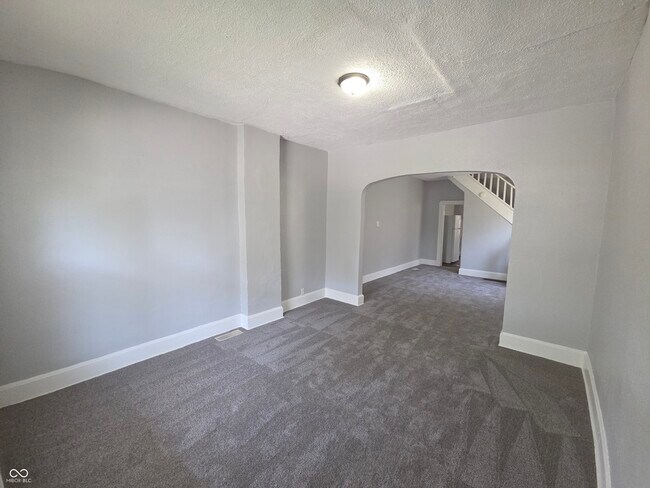 516 W 28th St