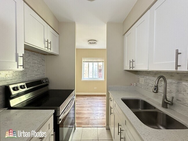 Photo - 672 W Sheridan Rd Unit A01C
