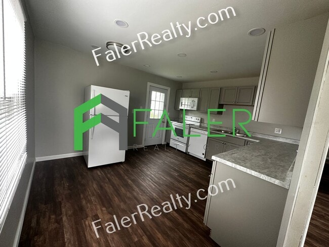 498 Ridgebury Dr
