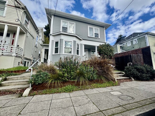 Building Photo - 2209 Haste St Unit 2209