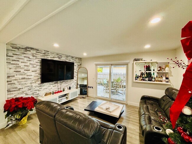 Photo - 8000 NW 74th Terrace