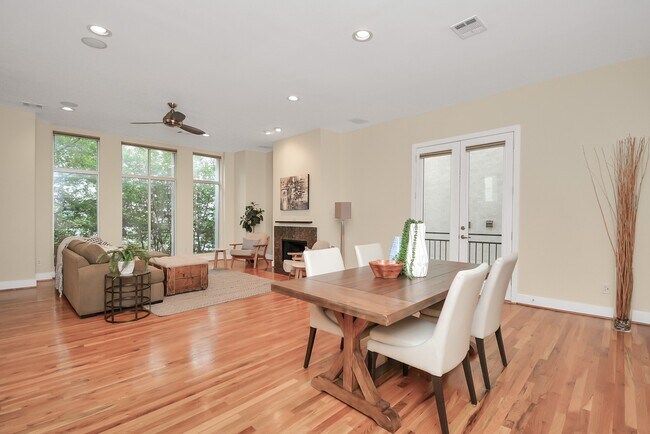 Photo - 1118 Columbus St Unit B