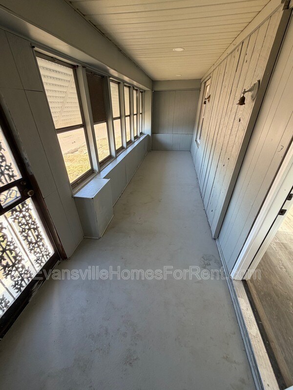 Photo - 918 S Barker Ave