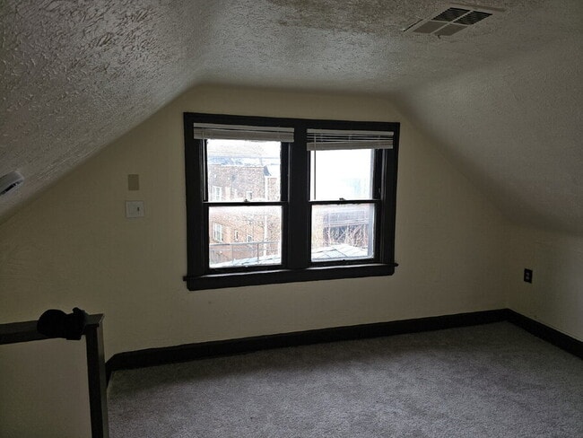 Photo - 1547 Hillcrest Rd Unit 3