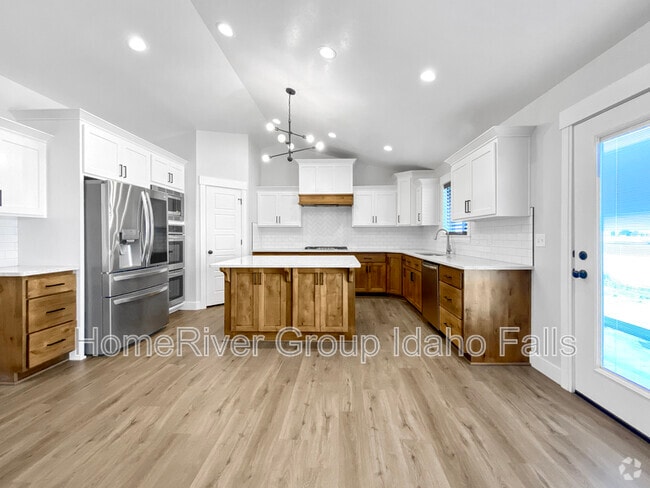 Building Photo - 1462 N 825 E Rental