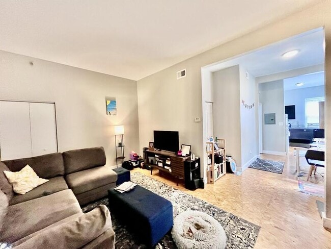 Photo - 851 Goodfellow Blvd Unidad B