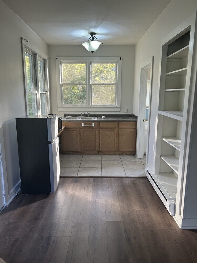 Photo - "Charming 450 sq ft Studio Retreat in Jonesboro: Perfectly Situated on S Madison St!"