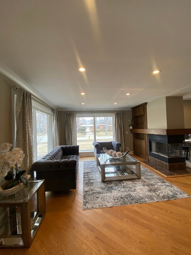 Photo - 4735 Locust Ave