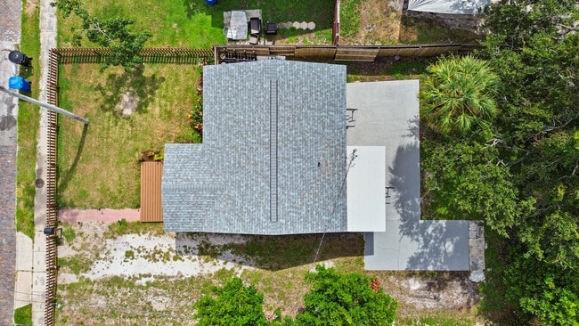 Photo - 1815-1812 12th St S