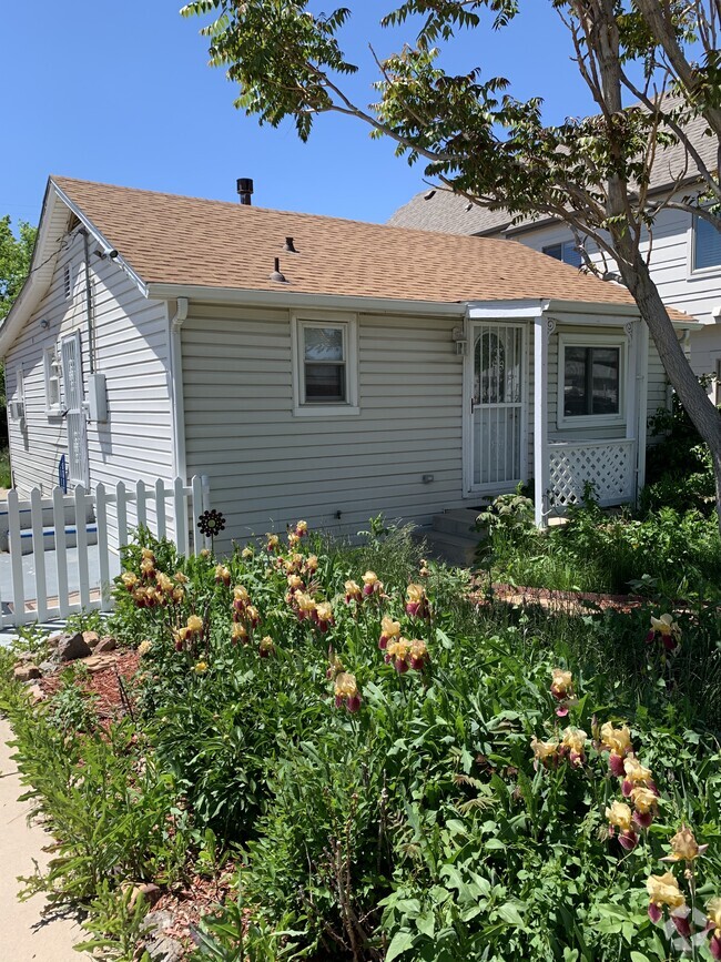 Building Photo - 765 S Krameria St Rental