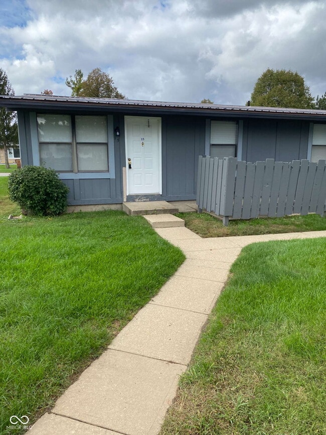 Building Photo - 2000 Indianapolis Rd Unit 15