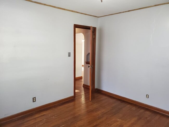 Photo - Nice 2 bedroom very near College Hill park