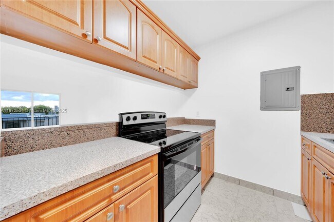 Photo - 3181 SW 13th St Unidad 307