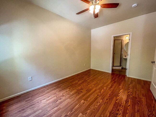 Photo - 3 Story townhome