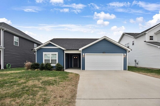 Building Photo - Pet Friendly Three Bedroom!