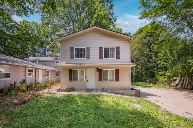 Building Photo - 2472 Hawks Ave