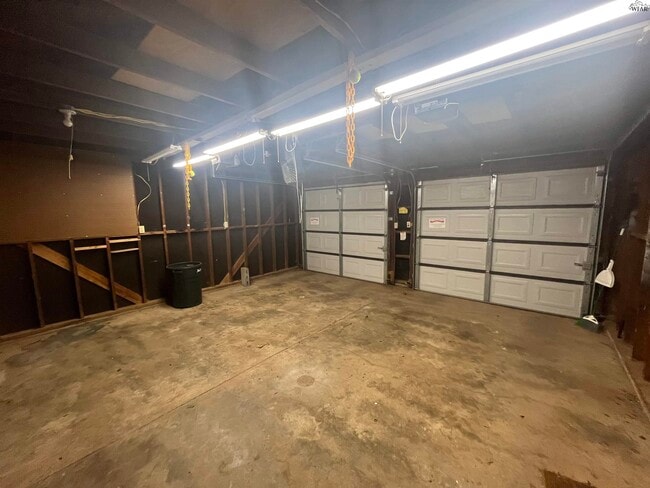 Photo - 2015 E Bank St