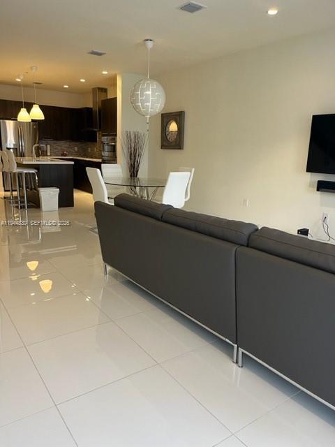 Building Photo - 10220 NW 63rd Terrace Unit 221