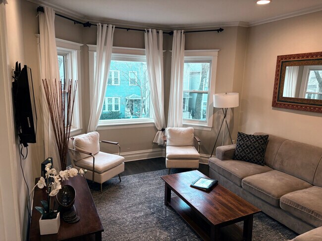 Photo - 3049 N Leavitt St Unit 2